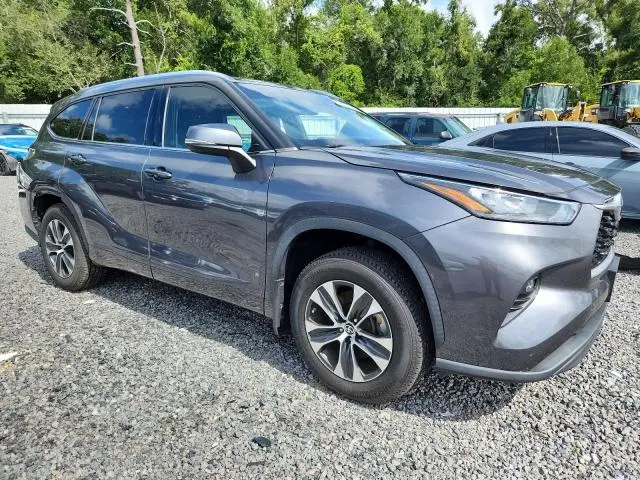 2020 TOYOTA HIGHLANDER XLE  