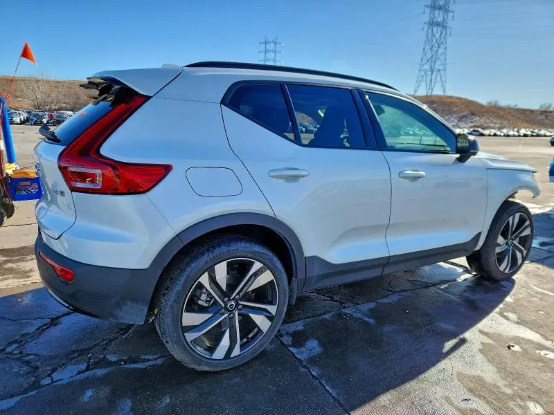 2023 VOLVO XC40 PLUS  