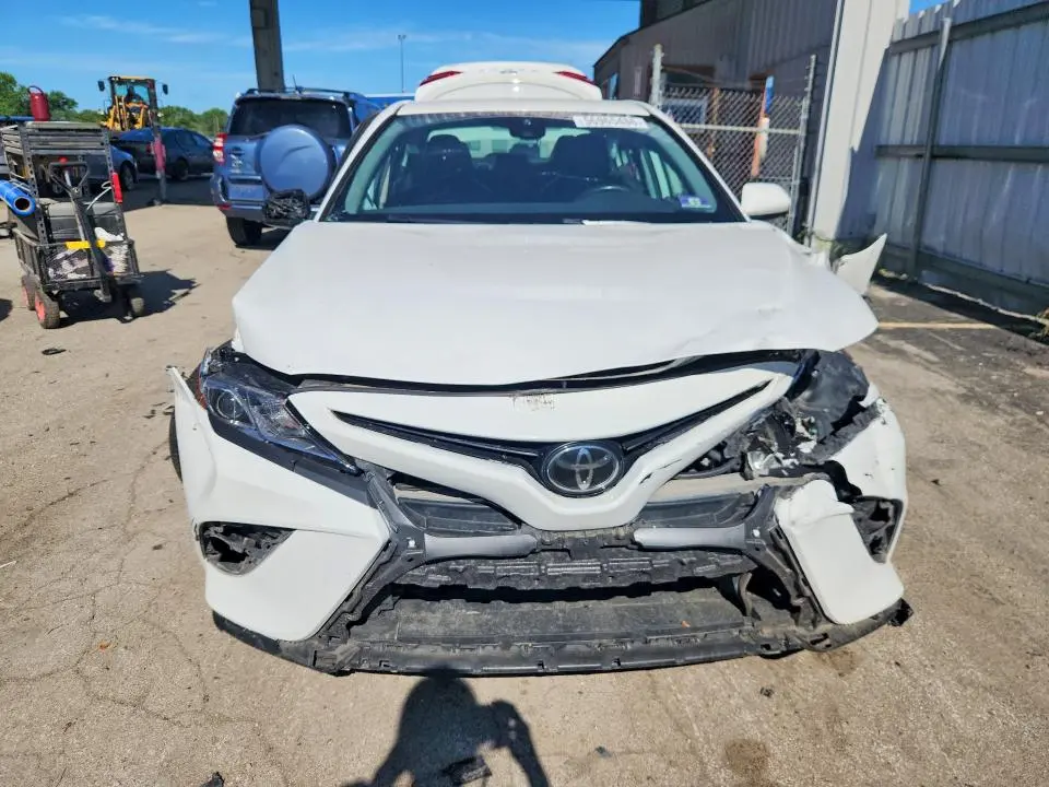 2019 TOYOTA CAMRY SE  