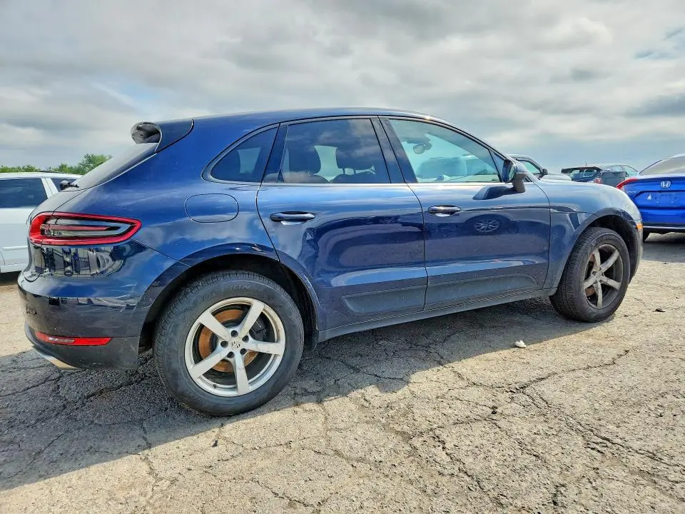 2017 PORSCHE MACAN   