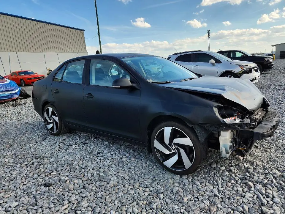 2010 VOLKSWAGEN JETTA   