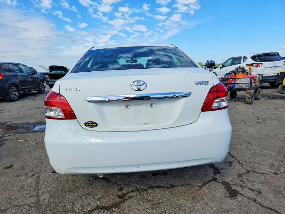 2010 TOYOTA YARIS BASE  