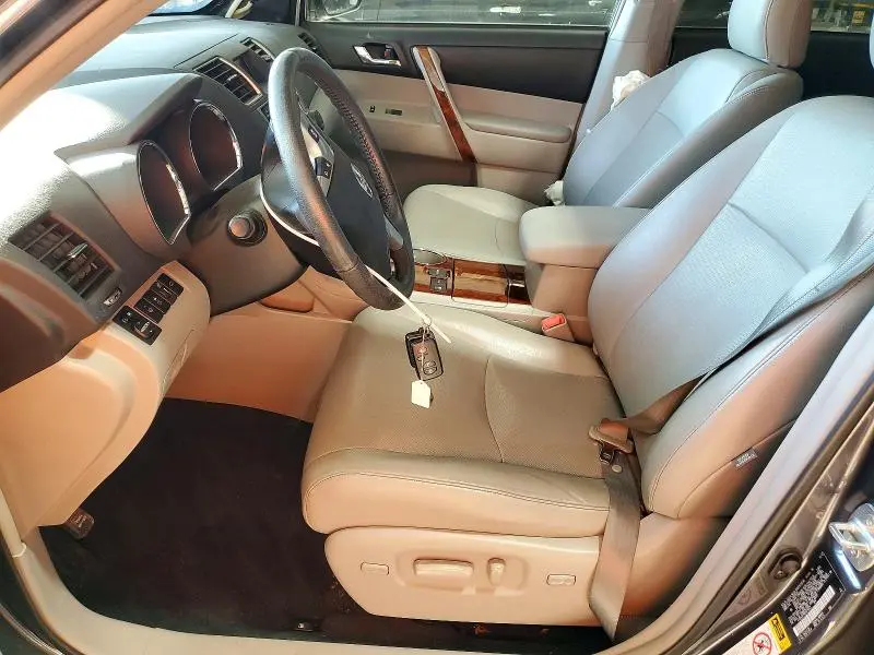 2013 TOYOTA HIGHLANDER LIMITED  