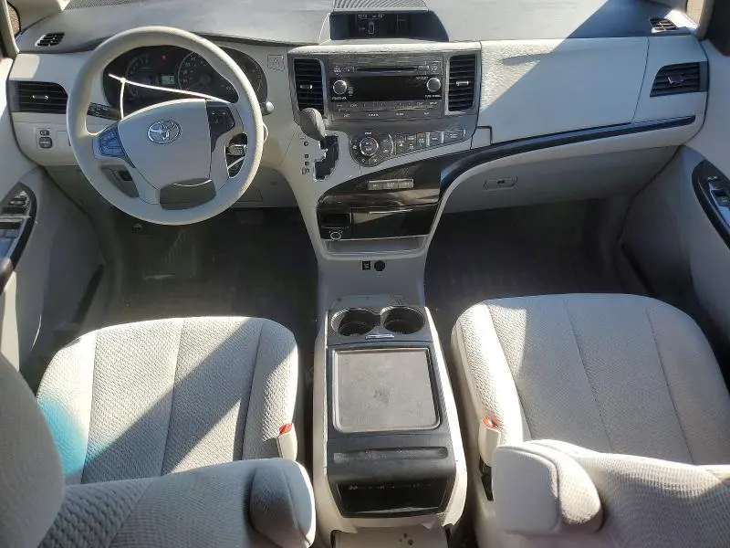 2014 TOYOTA SIENNA LE  