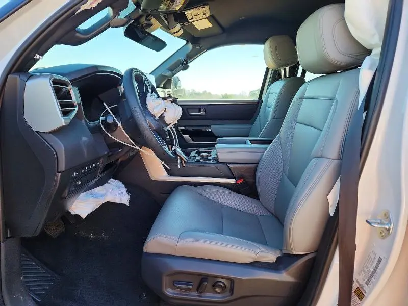 2025 TOYOTA TUNDRA CREWMAX LIMITED  