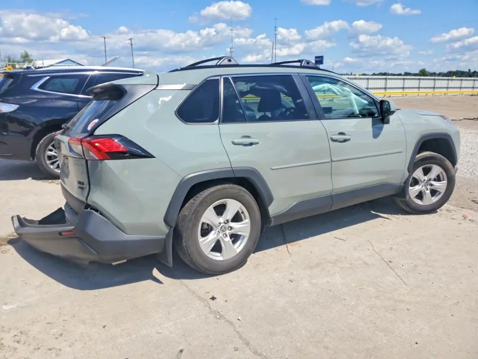 2021 TOYOTA RAV4 XLE  