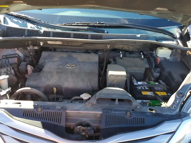 2015 TOYOTA SIENNA XLE  