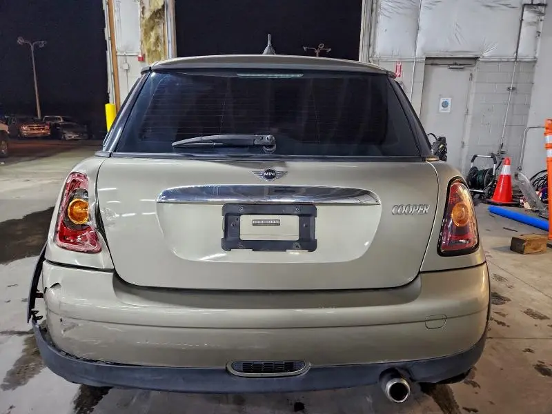 2010 MINI COOPER   