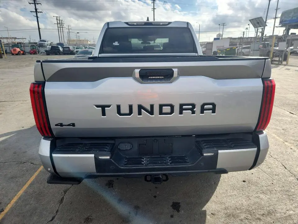 2024 TOYOTA TUNDRA SR5  