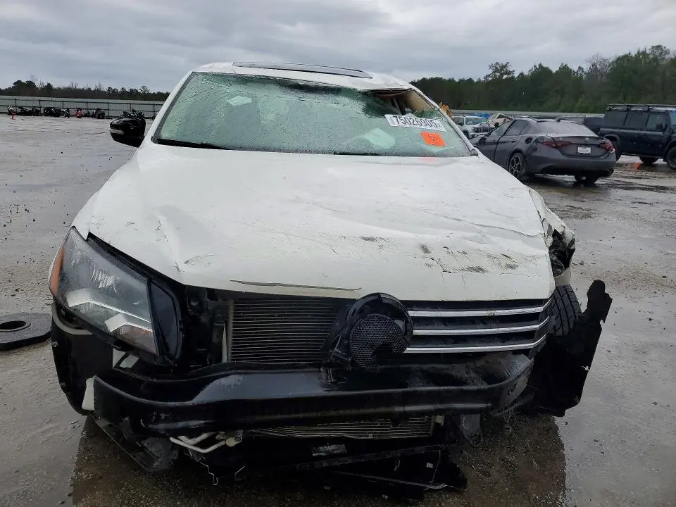 2013 VOLKSWAGEN PASSAT SE  
