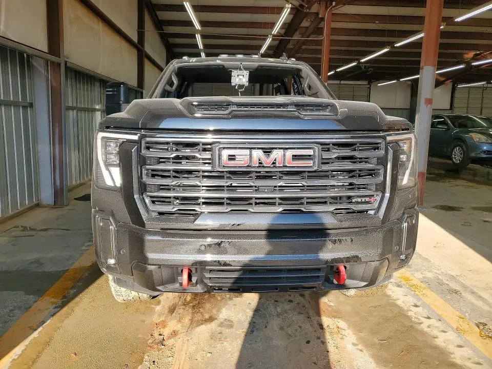 2025 GMC SIERRA K2500 AT4  