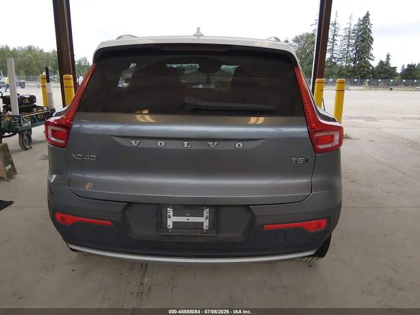2019 VOLVO XC40 T5 MOMENTUM