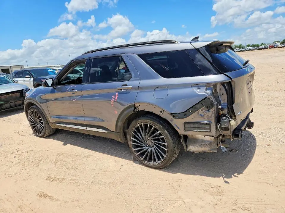 2022 FORD EXPLORER XLT  