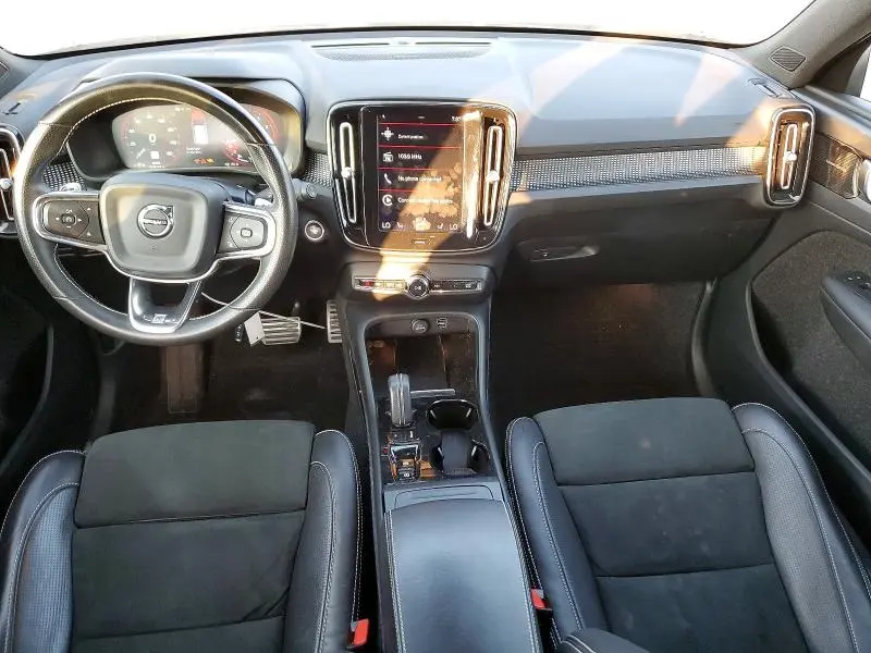 2020 VOLVO XC40 T5 R-DESIGN  
