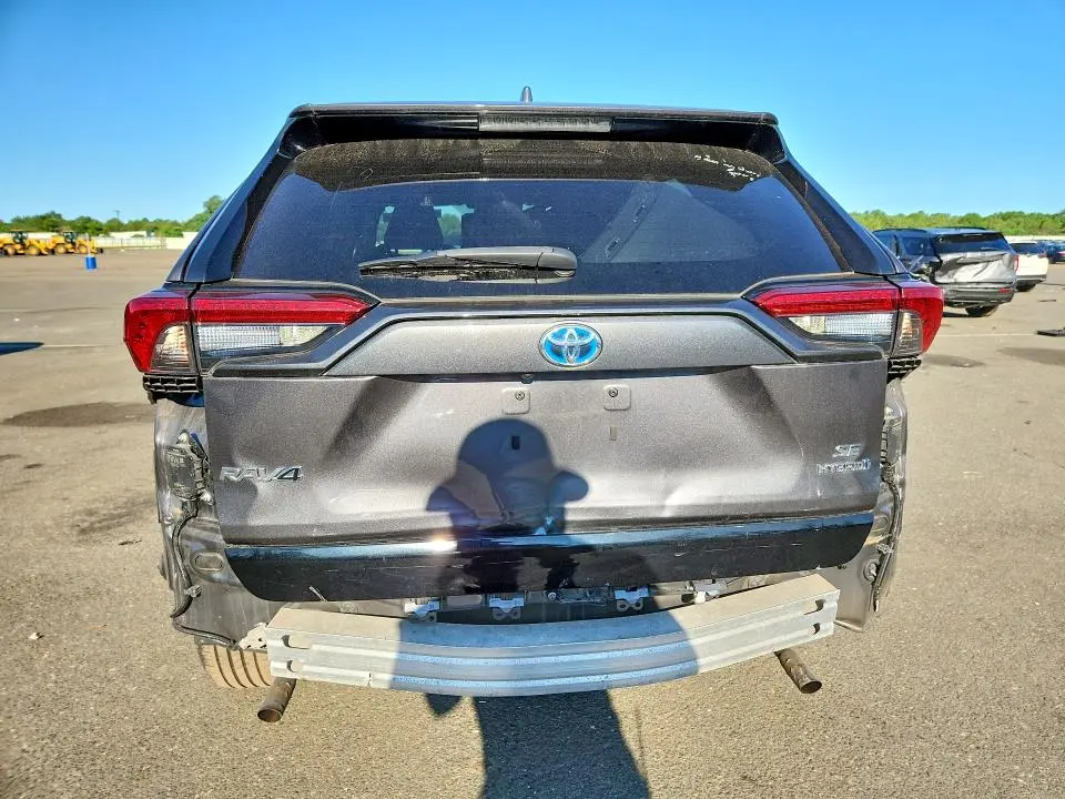2022 TOYOTA RAV4 SE  