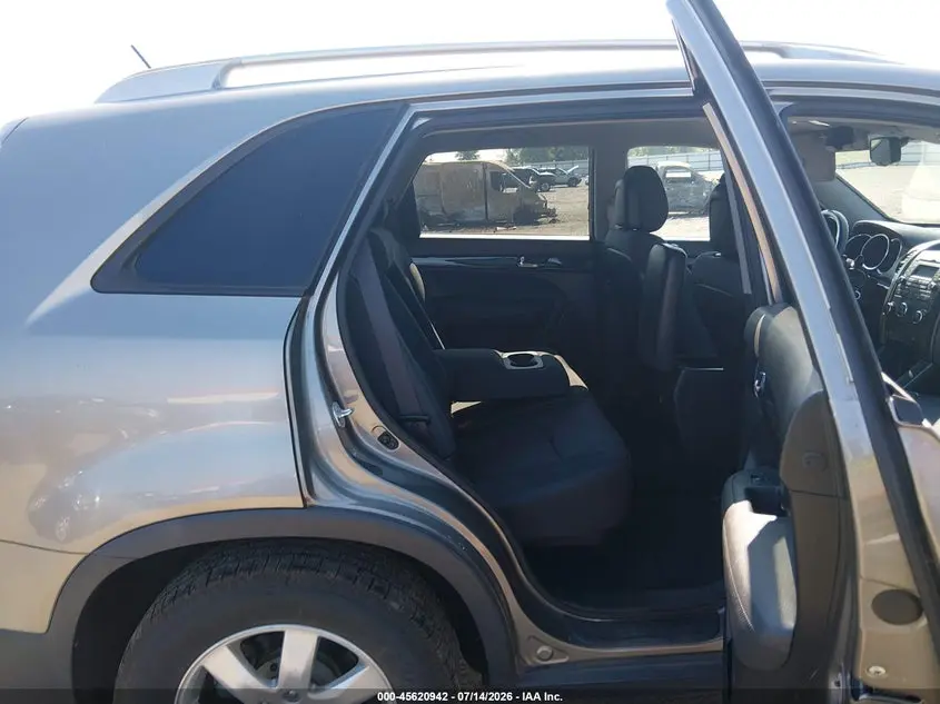 2012 KIA SORENTO LX