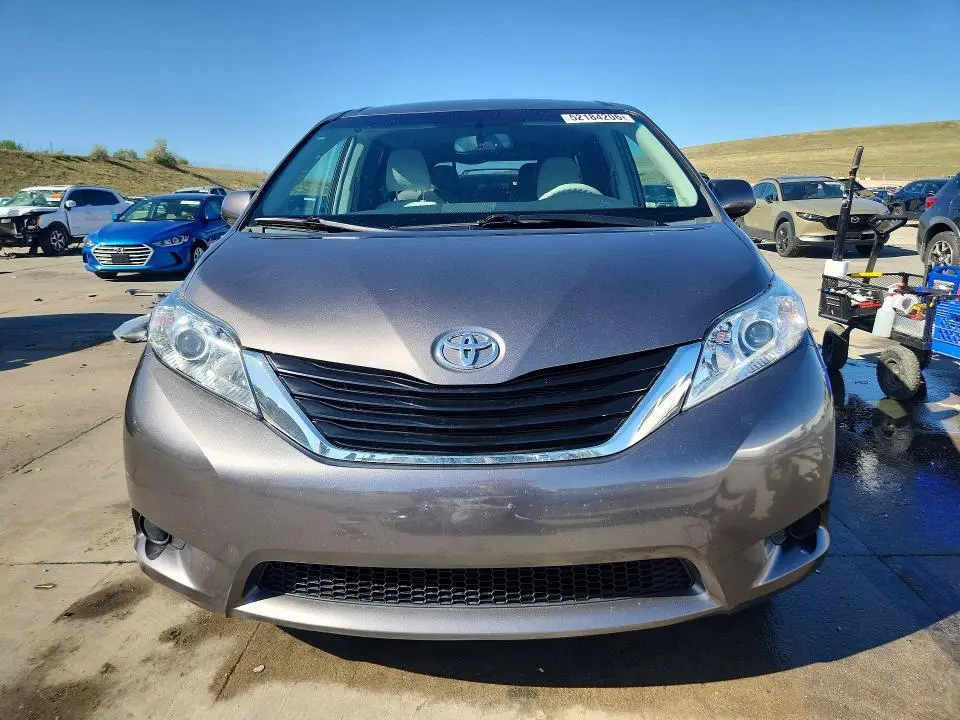 2014 TOYOTA SIENNA LE  