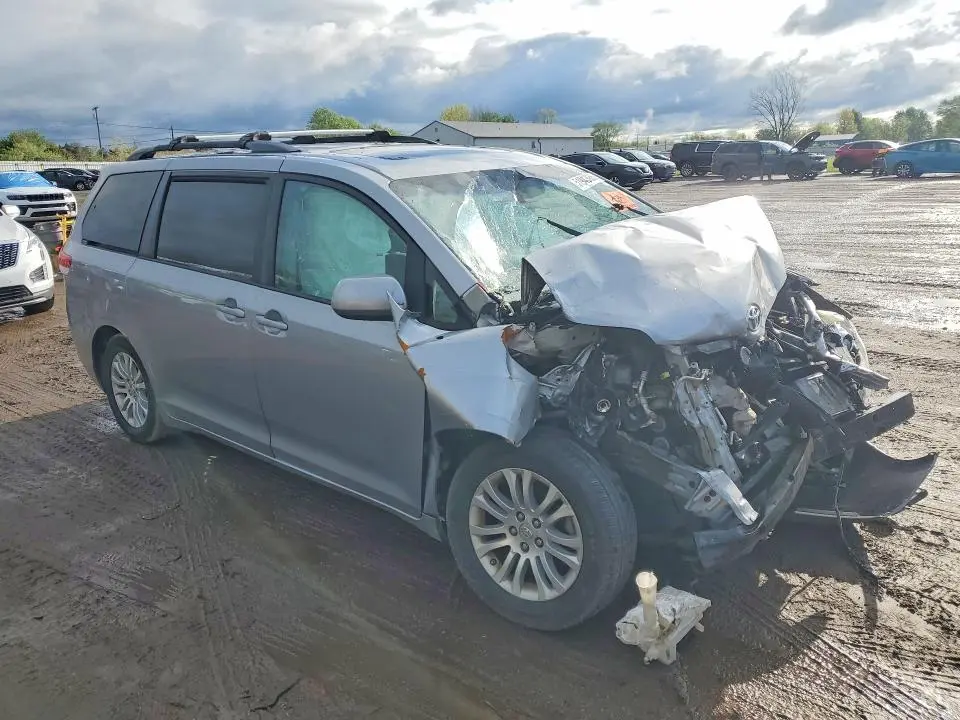 2011 TOYOTA SIENNA XLE 8-PASSENGER  
