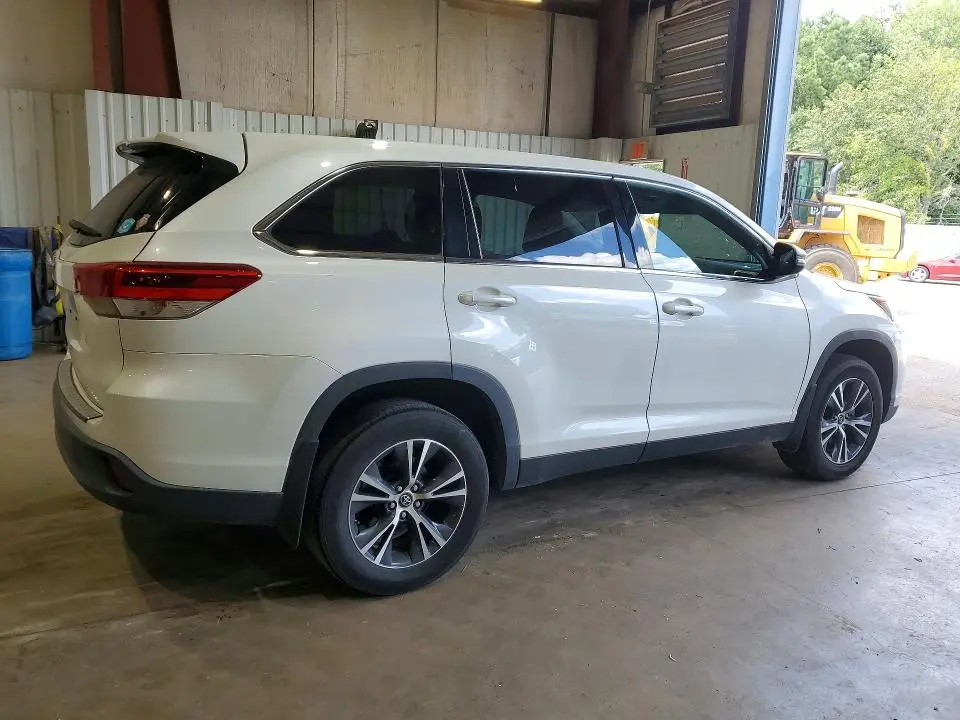 2019 TOYOTA HIGHLANDER LE  