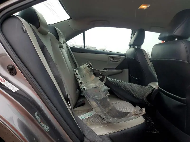2015 TOYOTA CAMRY SE  