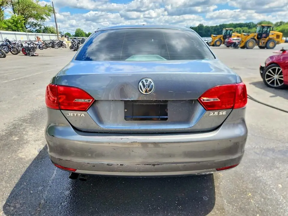 2013 VOLKSWAGEN JETTA SE  
