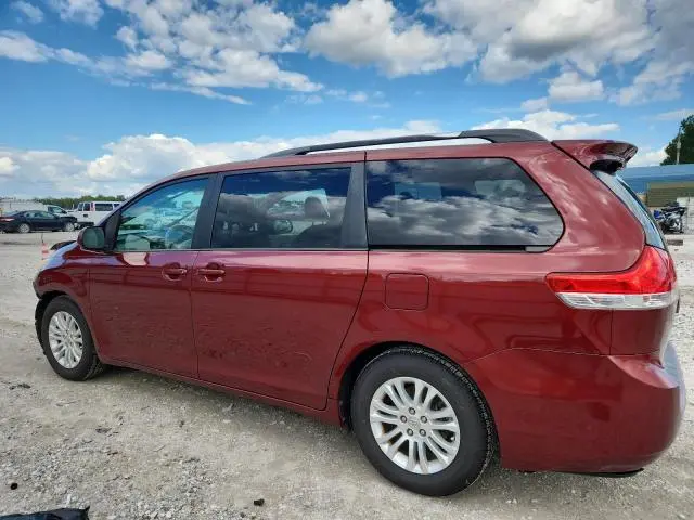 2014 TOYOTA SIENNA XLE