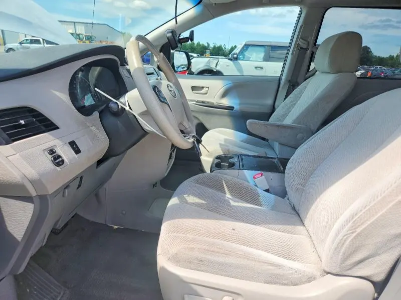2012 TOYOTA SIENNA LE  