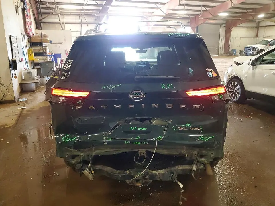 2023 NISSAN PATHFINDER SL  