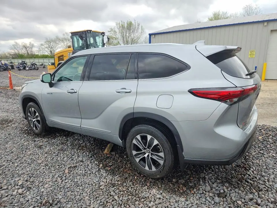 2021 TOYOTA HIGHLANDER HYBRID XLE  