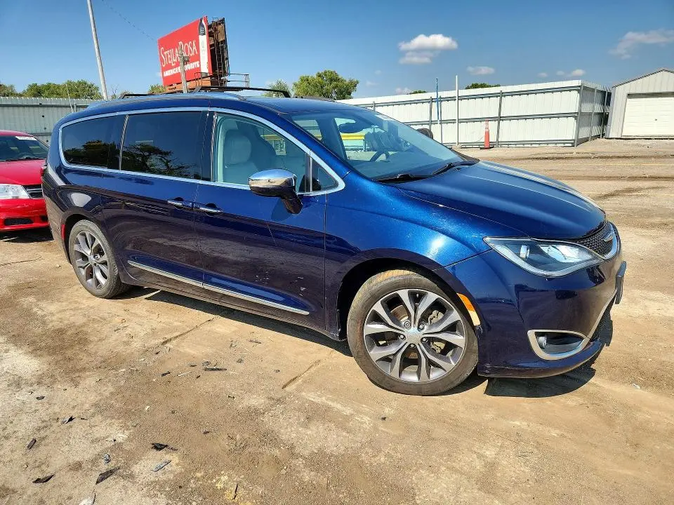 2017 CHRYSLER PACIFICA LIMITED  