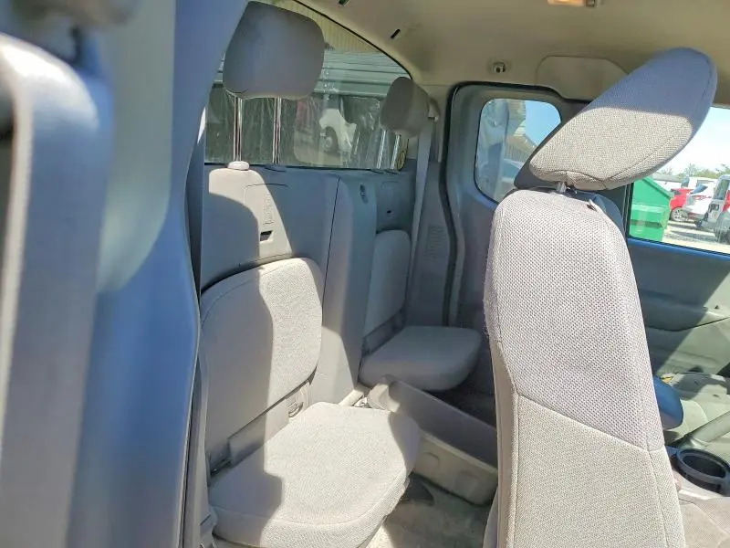2015 NISSAN FRONTIER S  