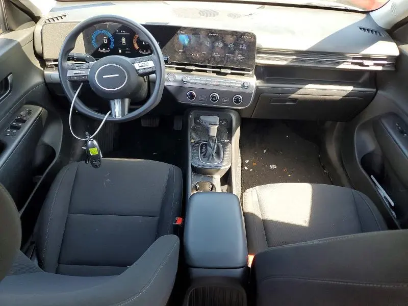 2025 HYUNDAI KONA SE  