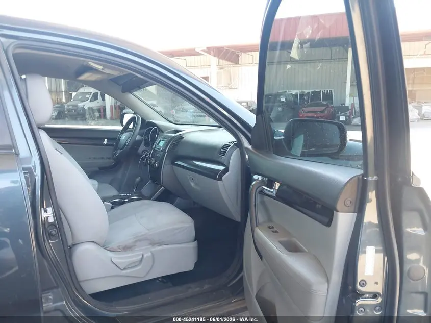 2011 KIA SORENTO LX