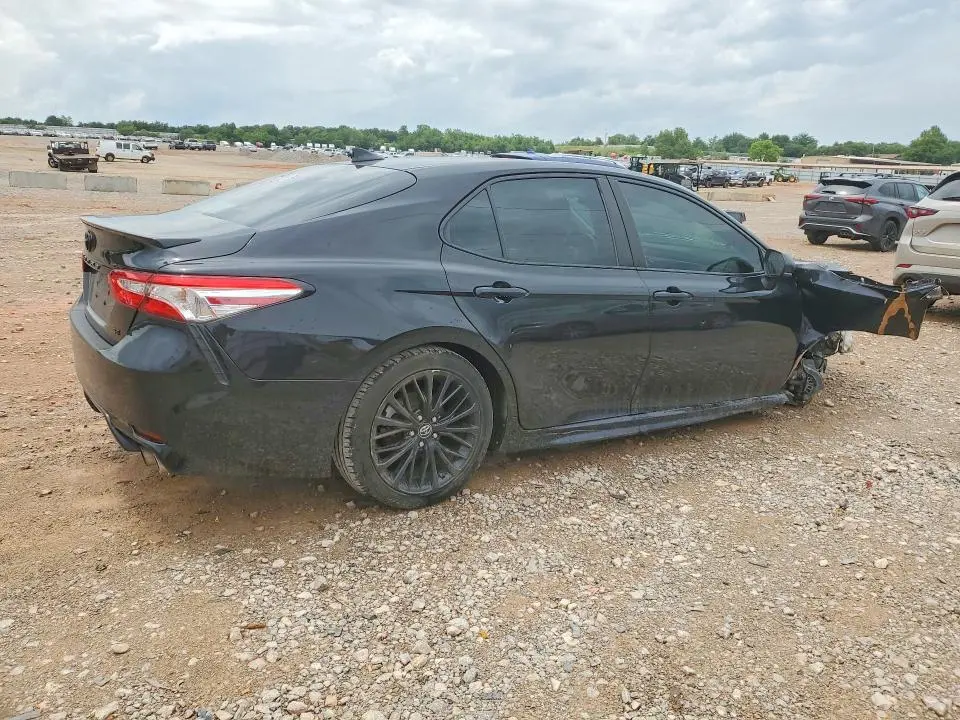 2019 TOYOTA CAMRY SE  
