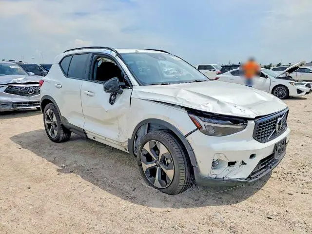 2026 VOLVO XC40 PLUS  