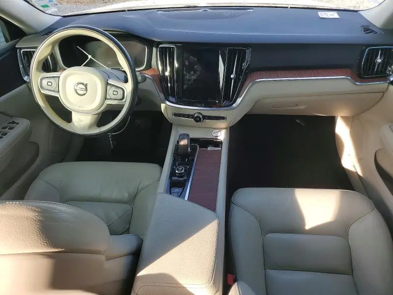 2022 VOLVO S60 B5 MOMENTUM  
