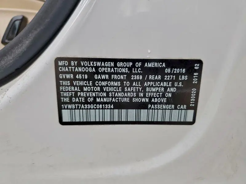 2016 VOLKSWAGEN PASSAT SE  