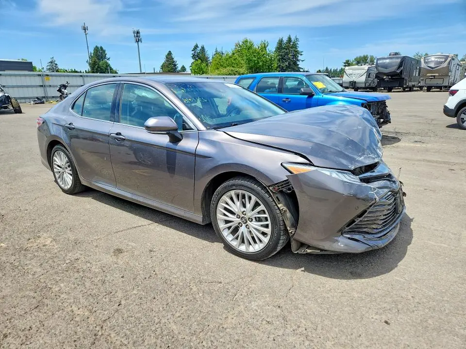 2018 TOYOTA CAMRY XLE  