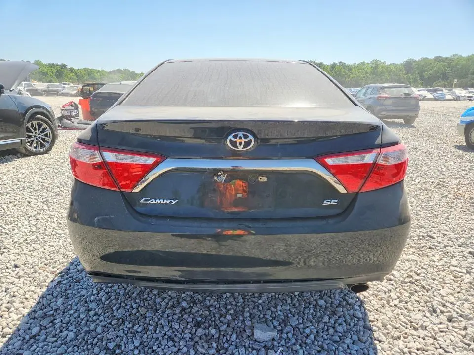2017 TOYOTA CAMRY SE  