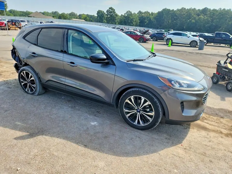 2021 FORD ESCAPE SE  