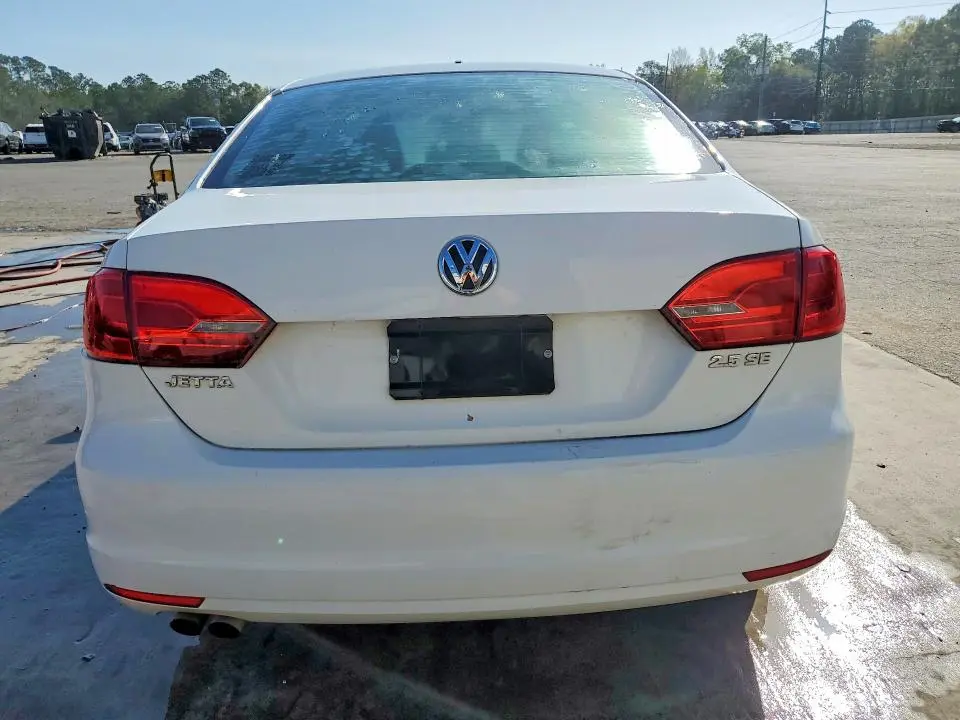 2013 VOLKSWAGEN JETTA SE  