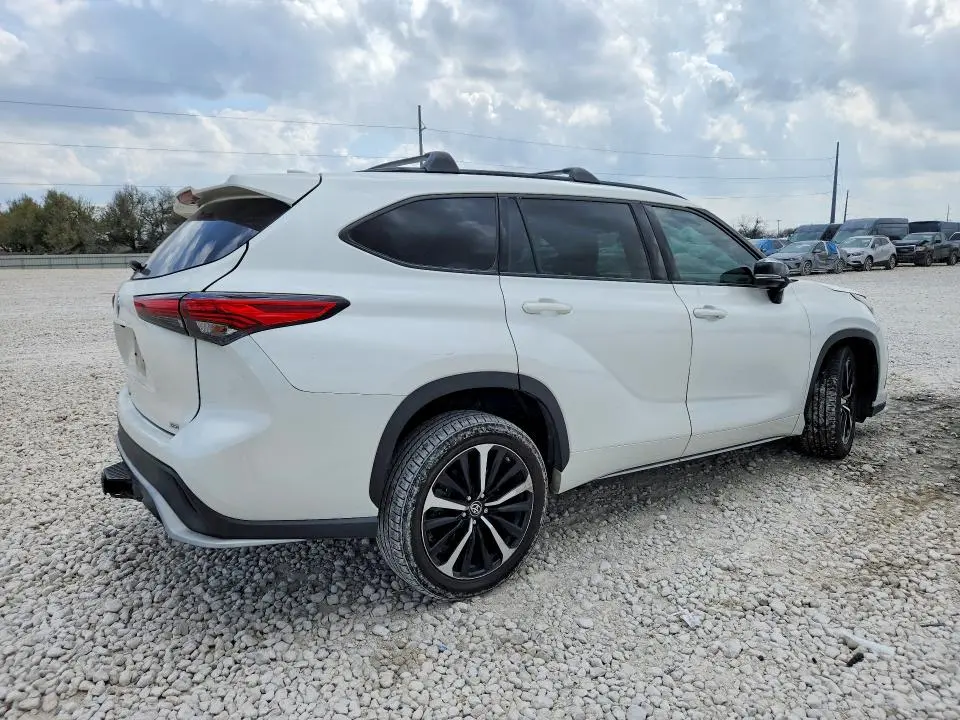 2021 TOYOTA HIGHLANDER XSE  