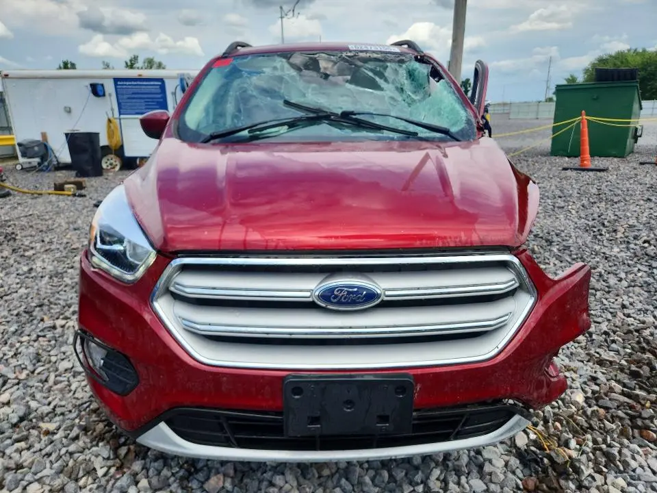 2017 FORD ESCAPE SE  
