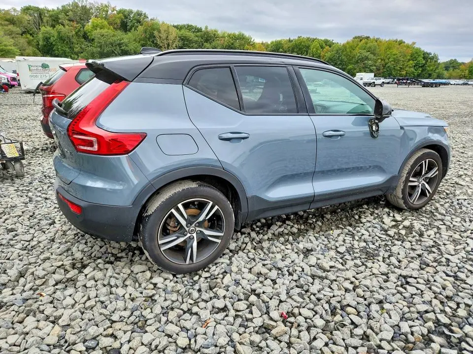 2021 VOLVO XC40 T5 R-DESIGN  