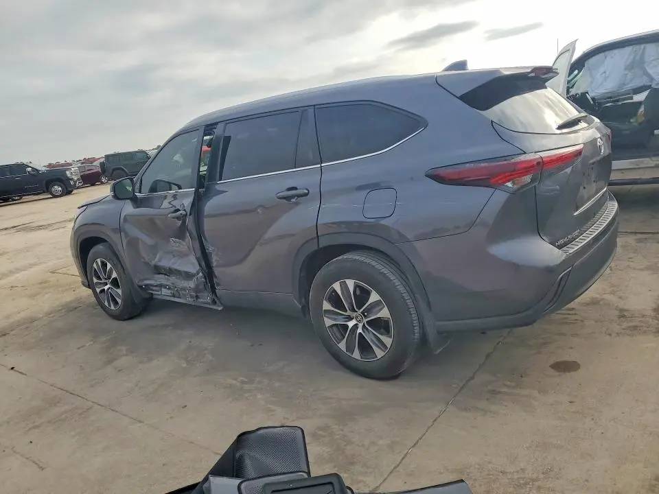 2024 TOYOTA HIGHLANDER XLE  