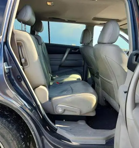 2012 TOYOTA HIGHLANDER SE  