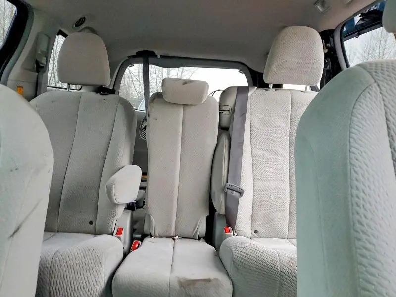 2011 TOYOTA SIENNA LE  