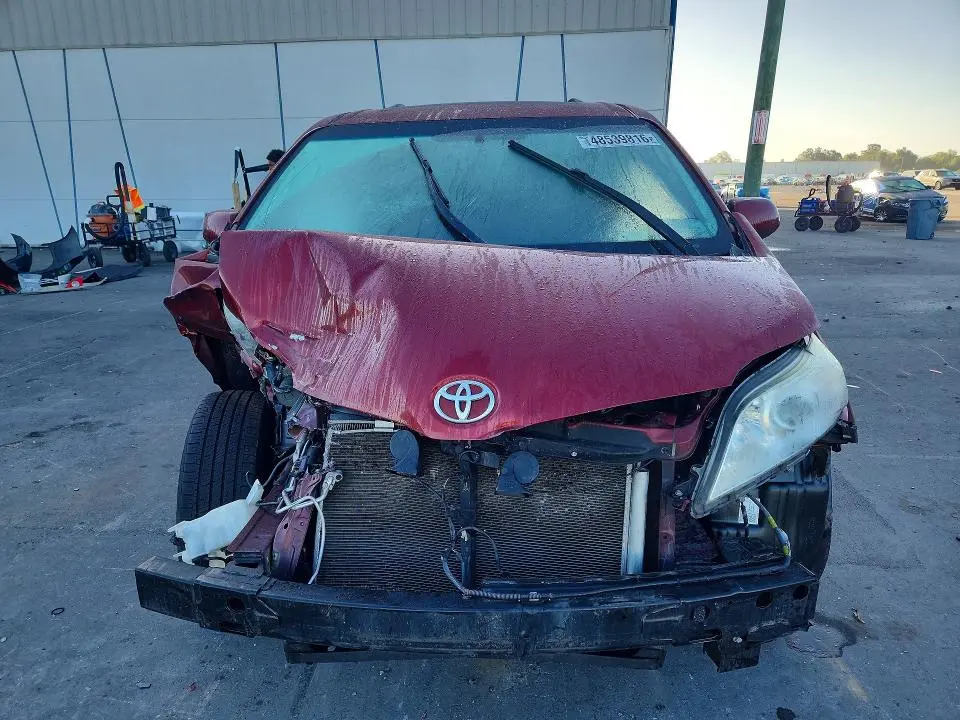 2017 TOYOTA SIENNA XLE 8-PASSENGER  