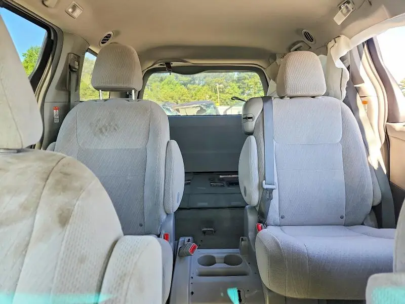 2016 TOYOTA SIENNA LE  