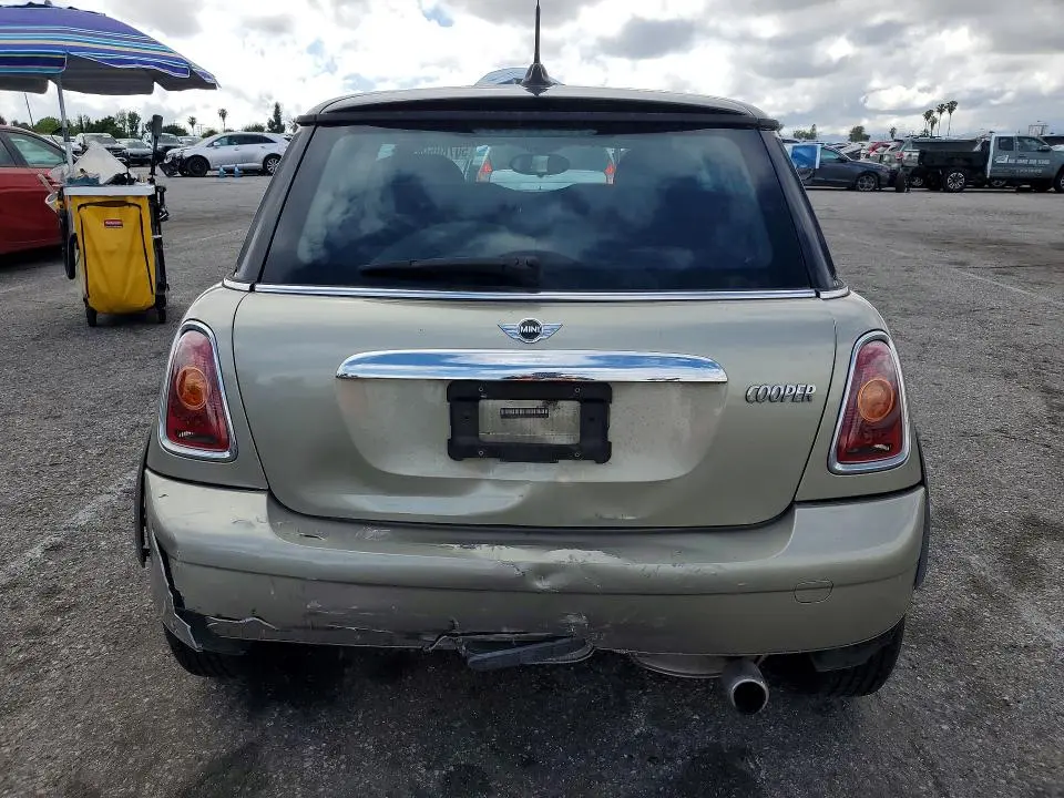 2010 MINI COOPER   